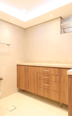 Apartamento à venda com 281m², 4 quartos e 2 vagasBanheiro da Suíte
