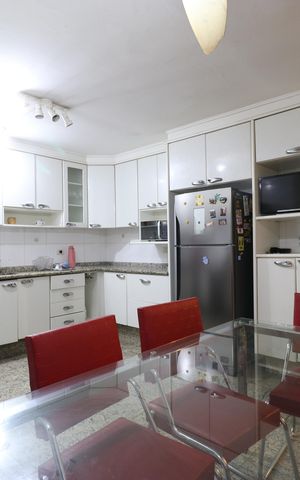 Apartamento à venda com 281m², 4 quartos e 2 vagasCozinha 