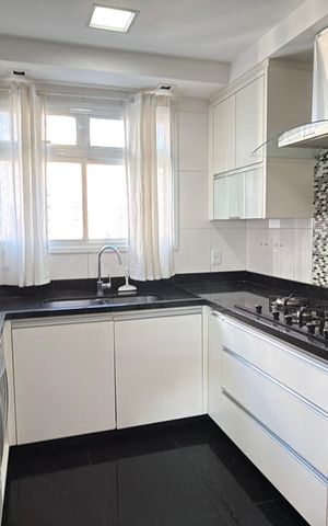 Apartamento à venda com 131m², 3 quartos e 3 vagas Apartamento à venda com 131m², 3 quartos e 3 vagasCozinha