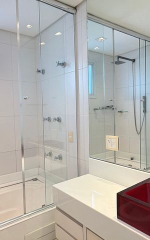 Apartamento à venda com 131m², 3 quartos e 3 vagas Apartamento à venda com 131m², 3 quartos e 3 vagasBanheiro da Suíte 1
