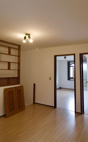 Casa para alugar com 175m², 3 quartos e 2 vagas Casa para alugar com 175m², 3 quartos e 2 vagasSala 3 - Piso superior