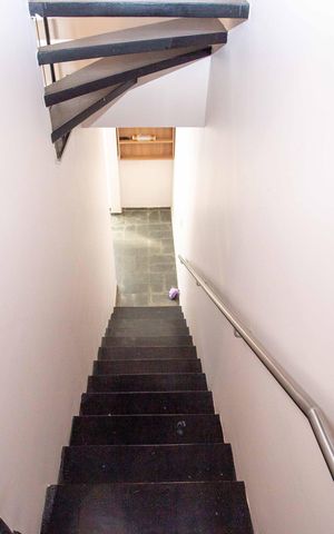 Casa para alugar com 220m², 3 quartos e 2 vagasEscada