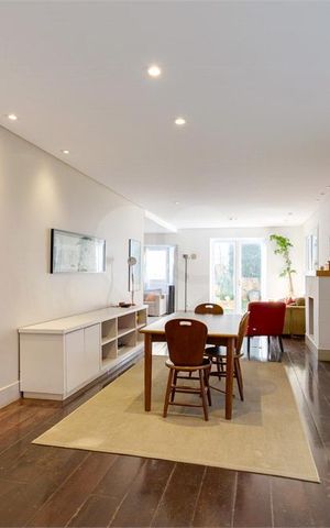 Casa de condomínio à venda com 233m², 4 quartos e 3 vagas