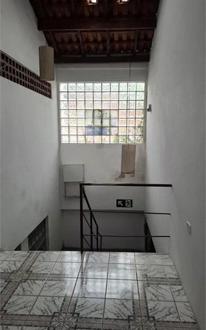 Casa à venda com 327m², 4 quartos e 1 vaga