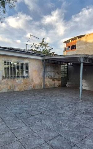 Casa à venda com 76m², 3 quartos e 4 vagas