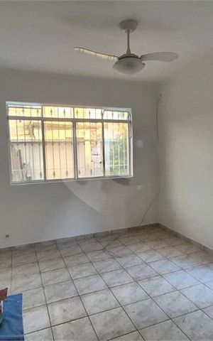 Casa à venda com 76m², 3 quartos e 4 vagas