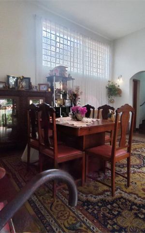 Casa à venda com 213m², 4 quartos e 4 vagas