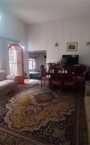 Casa à venda com 213m², 4 quartos e 4 vagas