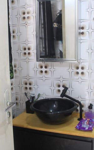 Casa à venda com 185m², 2 quartos e 2 vagasBanheiro 1