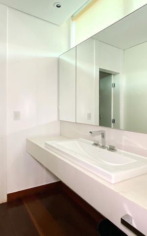 Apartamento para alugar com 374m², 4 quartos e 3 vagas Apartamento para alugar com 374m², 4 quartos e 3 vagasBanheiro da Suíte 1