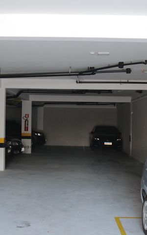 Casa de condomínio à venda com 46m², 2 quartos e 1 vaga Casa de condomínio à venda com 46m², 2 quartos e 1 vagaEstacionamento