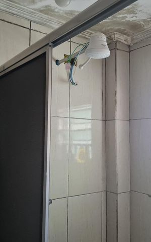 Casa à venda com 125m², 6 quartos e 1 vagaCasa 01/ Banheiro da Suíte 