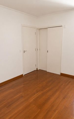 Apartamento para alugar com 218m², 4 quartos e 2 vagas Apartamento para alugar com 218m², 4 quartos e 2 vagasQuarto