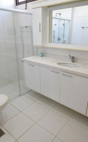 Apartamento para alugar com 218m², 4 quartos e 2 vagas Apartamento para alugar com 218m², 4 quartos e 2 vagasBanheiro