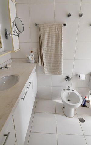 Apartamento para alugar com 218m², 4 quartos e 2 vagas Apartamento para alugar com 218m², 4 quartos e 2 vagasBanheiro