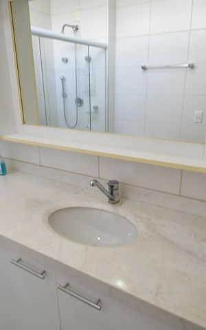 Apartamento para alugar com 218m², 4 quartos e 2 vagas