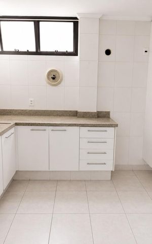 Apartamento para alugar com 218m², 4 quartos e 2 vagas Apartamento para alugar com 218m², 4 quartos e 2 vagasCozinha