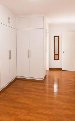 Apartamento para alugar com 218m², 4 quartos e 2 vagas Apartamento para alugar com 218m², 4 quartos e 2 vagasQuarto