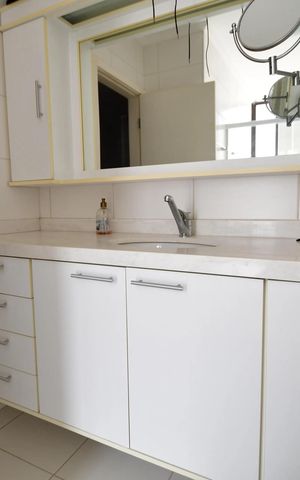 Apartamento para alugar com 218m², 4 quartos e 2 vagas Apartamento para alugar com 218m², 4 quartos e 2 vagasBanheiro