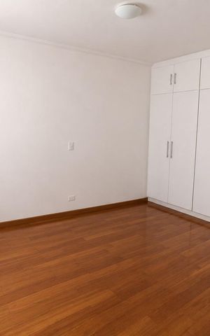 Apartamento para alugar com 218m², 4 quartos e 2 vagas Apartamento para alugar com 218m², 4 quartos e 2 vagasQuarto