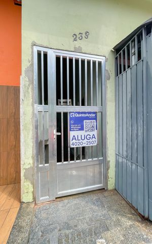 Casa para alugar com 100m², 2 quartos e sem vaga Casa para alugar com 100m², 2 quartos e sem vagaFachada