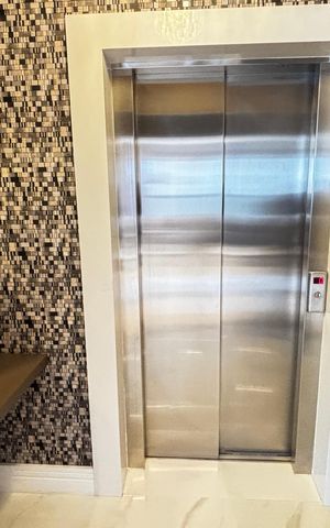 Apartamento à venda com 252m², 4 quartos e 4 vagas Apartamento à venda com 252m², 4 quartos e 4 vagasHall de Entrada