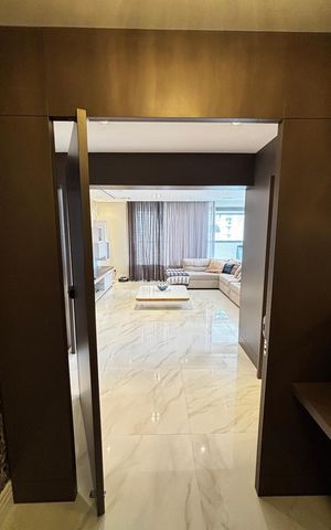 Apartamento à venda com 252m², 4 quartos e 4 vagas Apartamento à venda com 252m², 4 quartos e 4 vagasHall de Entrada