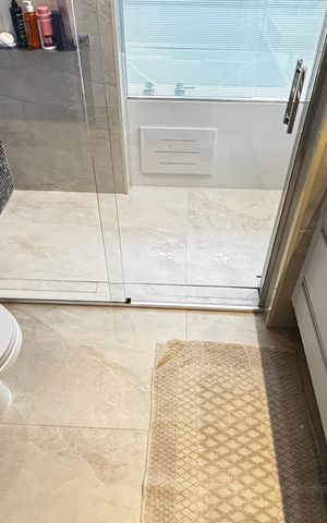 Apartamento à venda com 252m², 4 quartos e 4 vagas Apartamento à venda com 252m², 4 quartos e 4 vagasBanheiro da Suíte 1