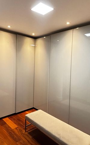 Apartamento à venda com 252m², 4 quartos e 4 vagas Apartamento à venda com 252m², 4 quartos e 4 vagasSuite 1 - Closet