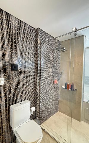 Apartamento à venda com 252m², 4 quartos e 4 vagas Apartamento à venda com 252m², 4 quartos e 4 vagasBanheiro da Suíte 1