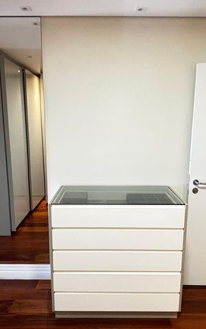 Apartamento à venda com 252m², 4 quartos e 4 vagas Apartamento à venda com 252m², 4 quartos e 4 vagasSuite 1 - Closet