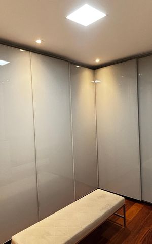 Apartamento à venda com 252m², 4 quartos e 4 vagas Apartamento à venda com 252m², 4 quartos e 4 vagasSuite 1 - Closet