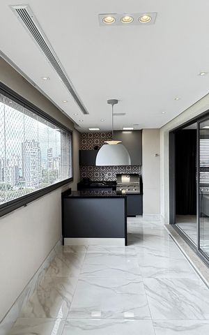 Apartamento à venda com 252m², 4 quartos e 4 vagas Apartamento à venda com 252m², 4 quartos e 4 vagasSala de Jantar - Varanda