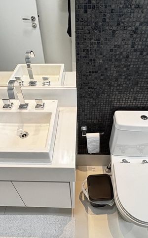 Apartamento à venda com 252m², 4 quartos e 4 vagas Apartamento à venda com 252m², 4 quartos e 4 vagasBanheiro da Suíte 4