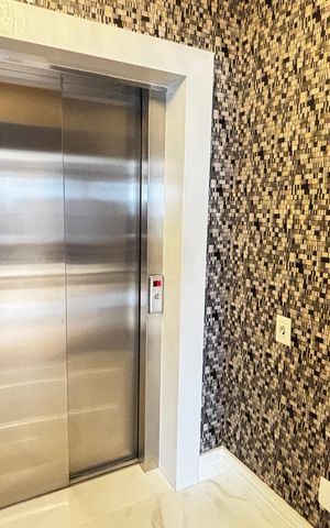 Apartamento à venda com 252m², 4 quartos e 4 vagas Apartamento à venda com 252m², 4 quartos e 4 vagasHall de Entrada