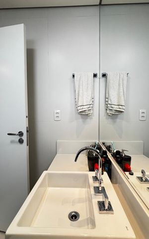 Apartamento à venda com 252m², 4 quartos e 4 vagas Apartamento à venda com 252m², 4 quartos e 4 vagasBanheiro da Suíte 2