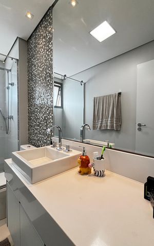 Apartamento à venda com 252m², 4 quartos e 4 vagas Apartamento à venda com 252m², 4 quartos e 4 vagasBanheiro da Suíte 3