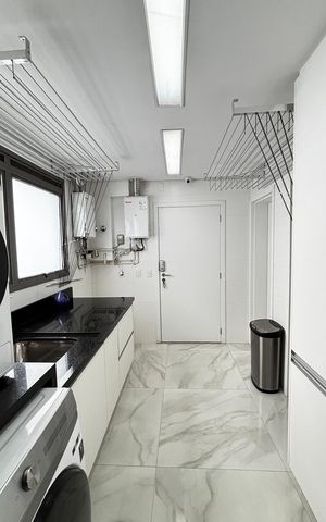 Apartamento à venda com 252m², 4 quartos e 4 vagas Apartamento à venda com 252m², 4 quartos e 4 vagasÁrea de Serviço