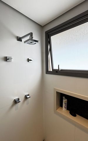 Apartamento à venda com 252m², 4 quartos e 4 vagas Apartamento à venda com 252m², 4 quartos e 4 vagasBanheiro da Suíte 4