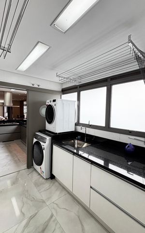 Apartamento à venda com 252m², 4 quartos e 4 vagas Apartamento à venda com 252m², 4 quartos e 4 vagasÁrea de Serviço