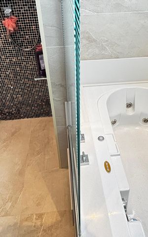 Apartamento à venda com 252m², 4 quartos e 4 vagas Apartamento à venda com 252m², 4 quartos e 4 vagasBanheiro da Suíte 1