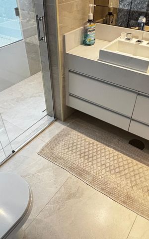 Apartamento à venda com 252m², 4 quartos e 4 vagas Apartamento à venda com 252m², 4 quartos e 4 vagasBanheiro da Suíte 1