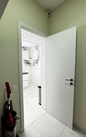 Apartamento à venda com 252m², 4 quartos e 4 vagas Apartamento à venda com 252m², 4 quartos e 4 vagasÁrea de Serviço - Despensa