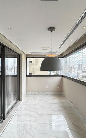 Apartamento à venda com 252m², 4 quartos e 4 vagas Apartamento à venda com 252m², 4 quartos e 4 vagasSala de Jantar - Varanda