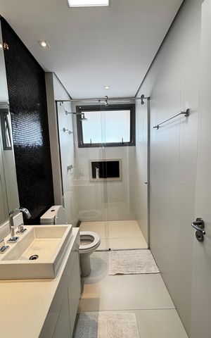 Apartamento à venda com 252m², 4 quartos e 4 vagas Apartamento à venda com 252m², 4 quartos e 4 vagasBanheiro da Suíte 4