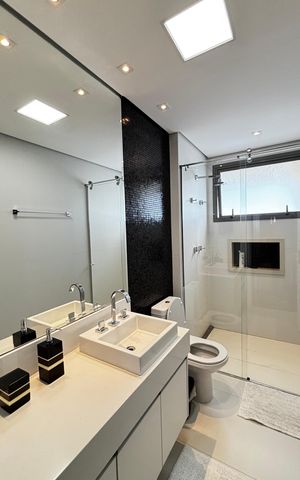 Apartamento à venda com 252m², 4 quartos e 4 vagas Apartamento à venda com 252m², 4 quartos e 4 vagasBanheiro da Suíte 4