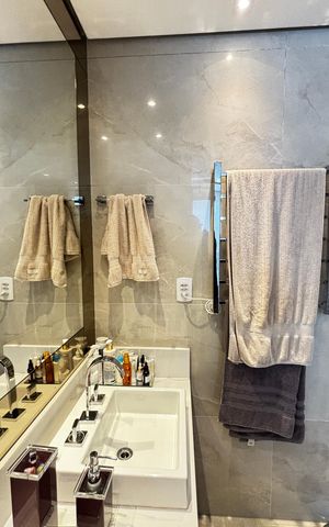 Apartamento à venda com 252m², 4 quartos e 4 vagas Apartamento à venda com 252m², 4 quartos e 4 vagasBanheiro da Suíte 1