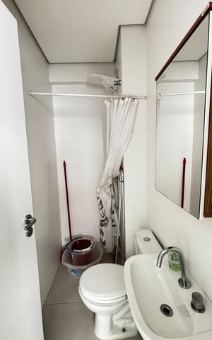 Apartamento à venda com 252m², 4 quartos e 4 vagas Apartamento à venda com 252m², 4 quartos e 4 vagasÁrea de Serviço - Banheiro