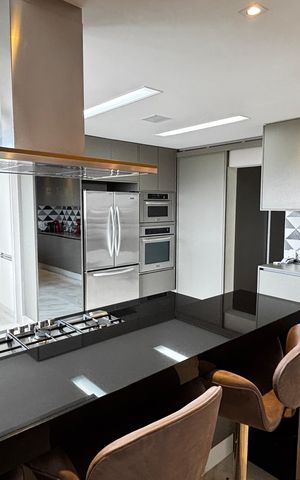 Apartamento à venda com 252m², 4 quartos e 4 vagas Apartamento à venda com 252m², 4 quartos e 4 vagasCozinha