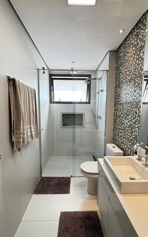 Apartamento à venda com 252m², 4 quartos e 4 vagas Apartamento à venda com 252m², 4 quartos e 4 vagasBanheiro da Suíte 3